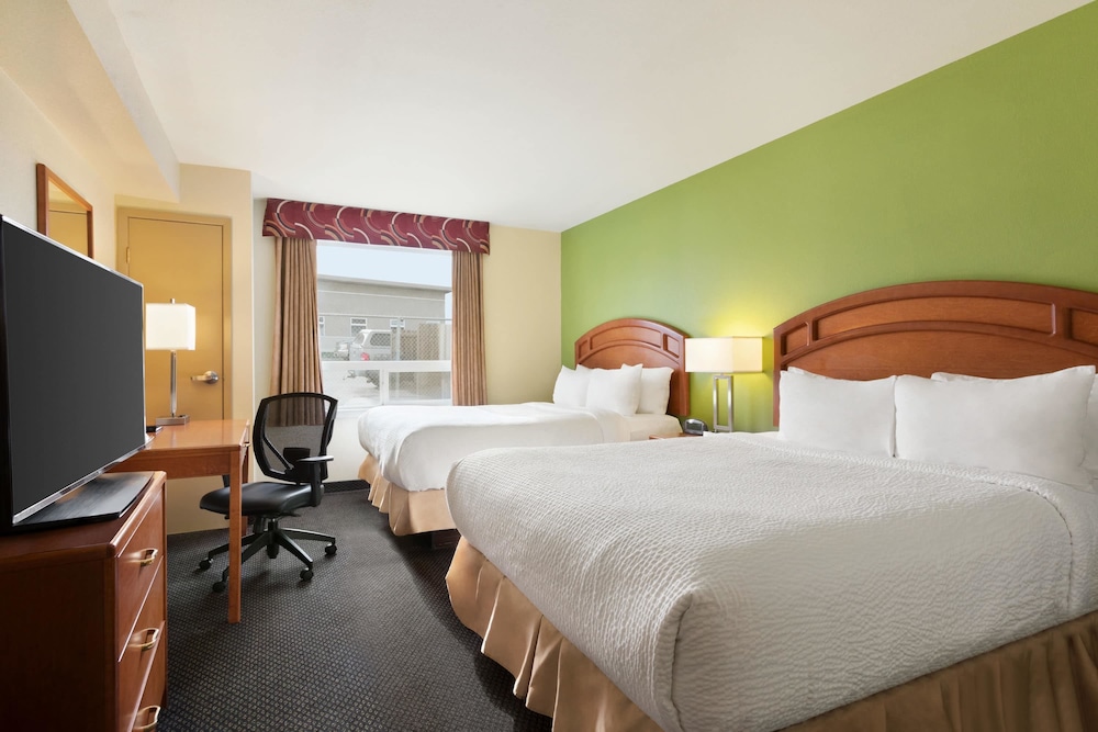 Days Inn & Suites by Wyndham Thompson 9/32
