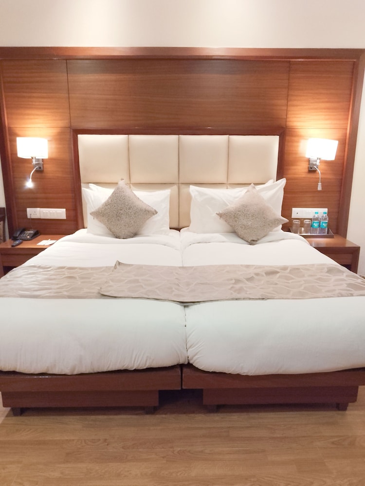 The Nikunj Hotels 7/17