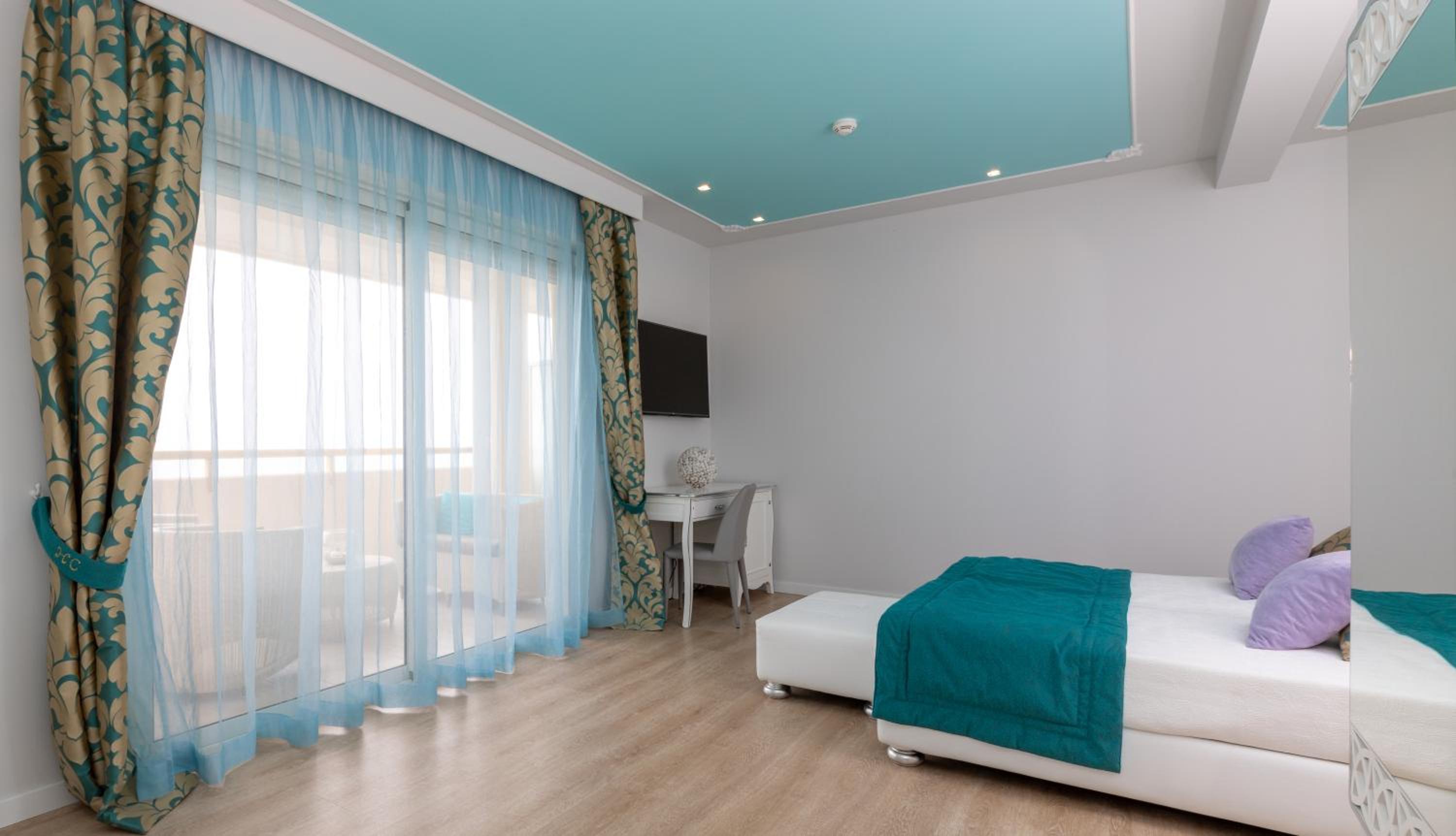 Junior Suite, Lateral Side Sea View, Balcony