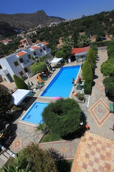 Nikolas Villas Apartments 34/43