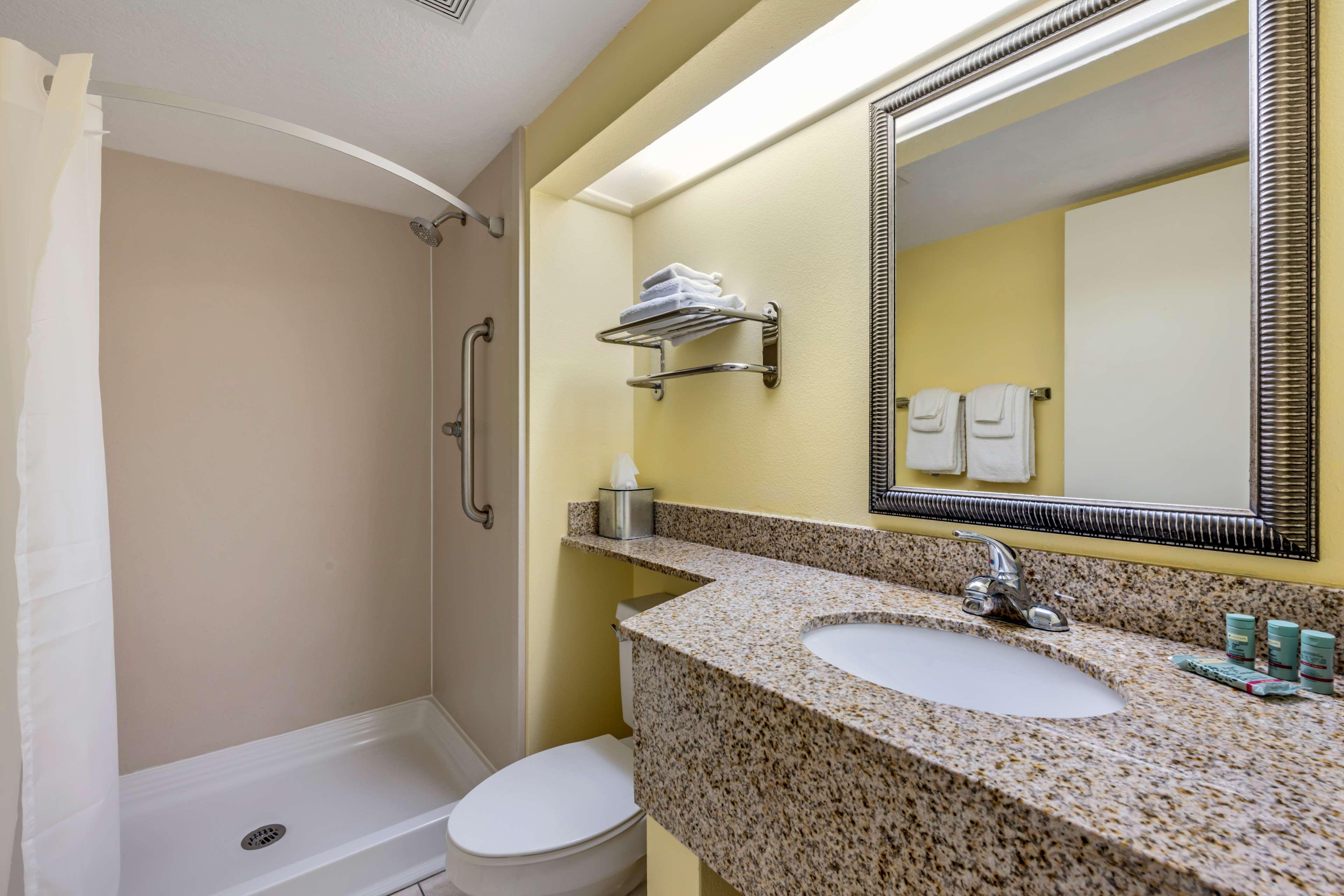 غرفة بسريرين كوين، Best Western Cocoa Beach Hotel and Suites 7/10