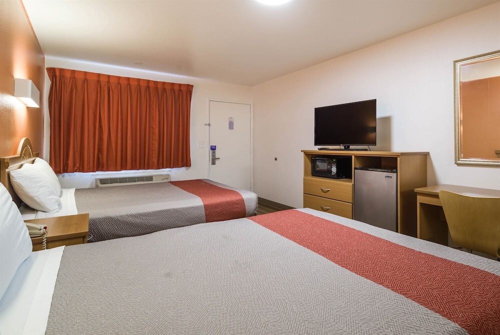 Motel6 Concord, CA 10/38