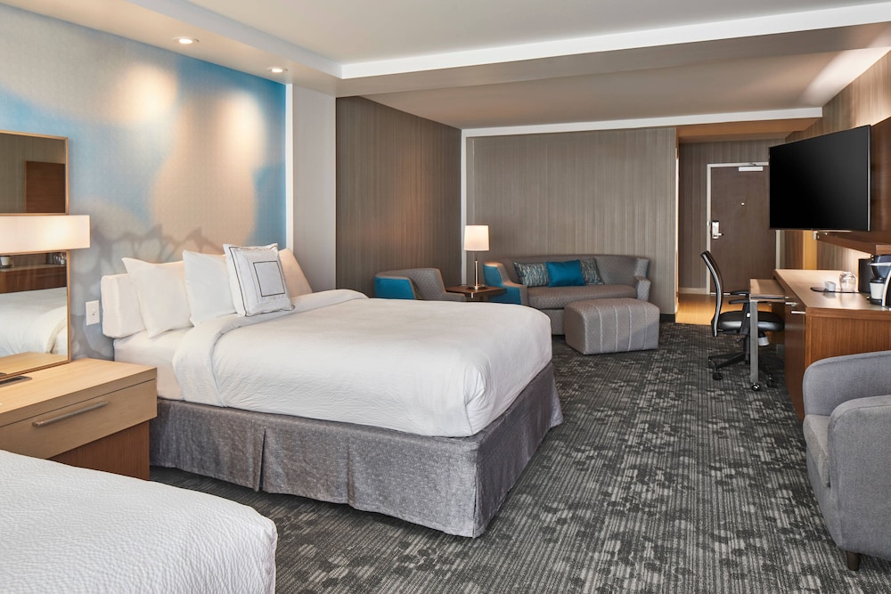 Courtyard by Marriott Baltimore Downtown/McHenry Row 12/55
