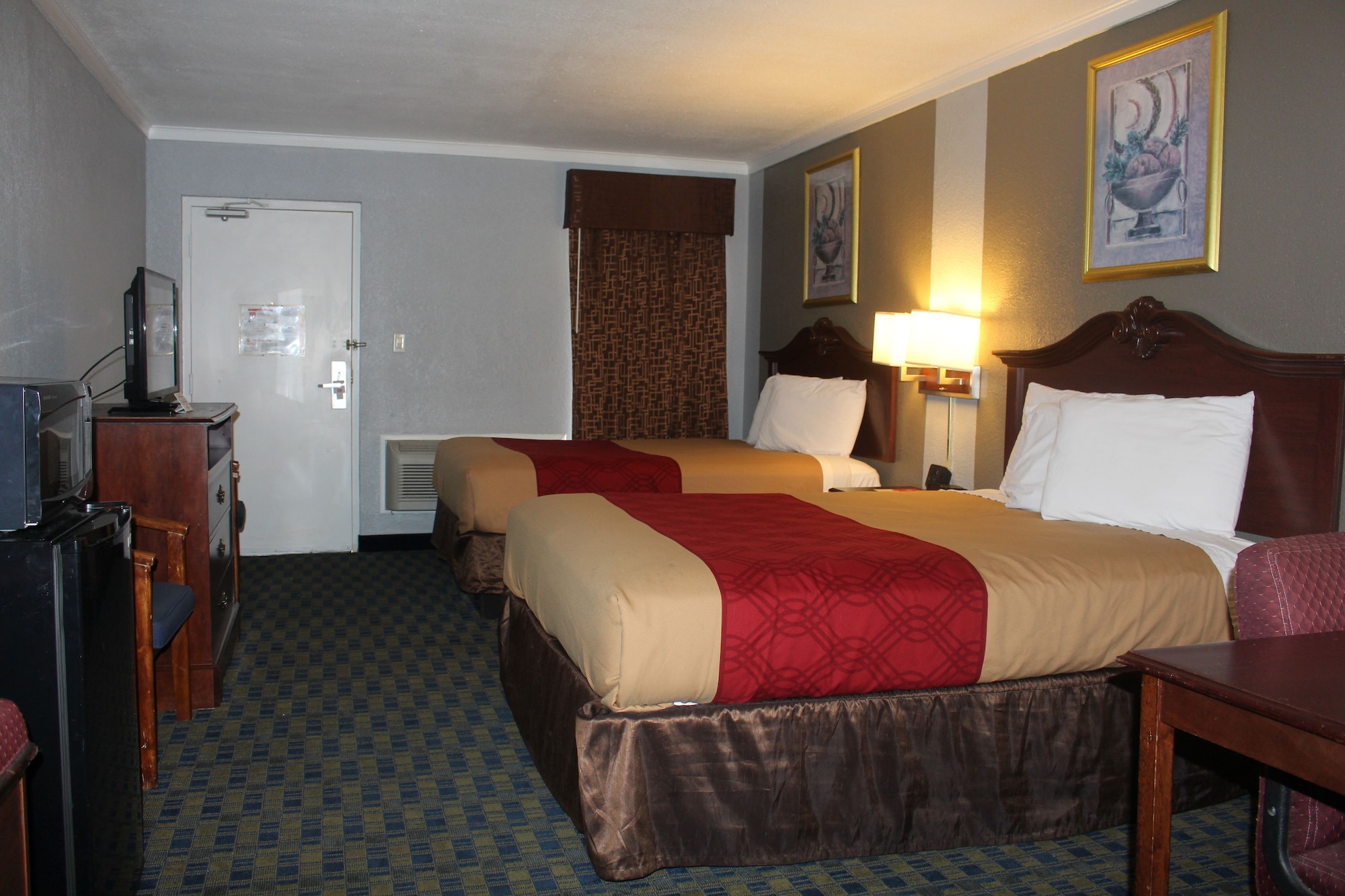 STANDARD, 2 QUEEN BEDS