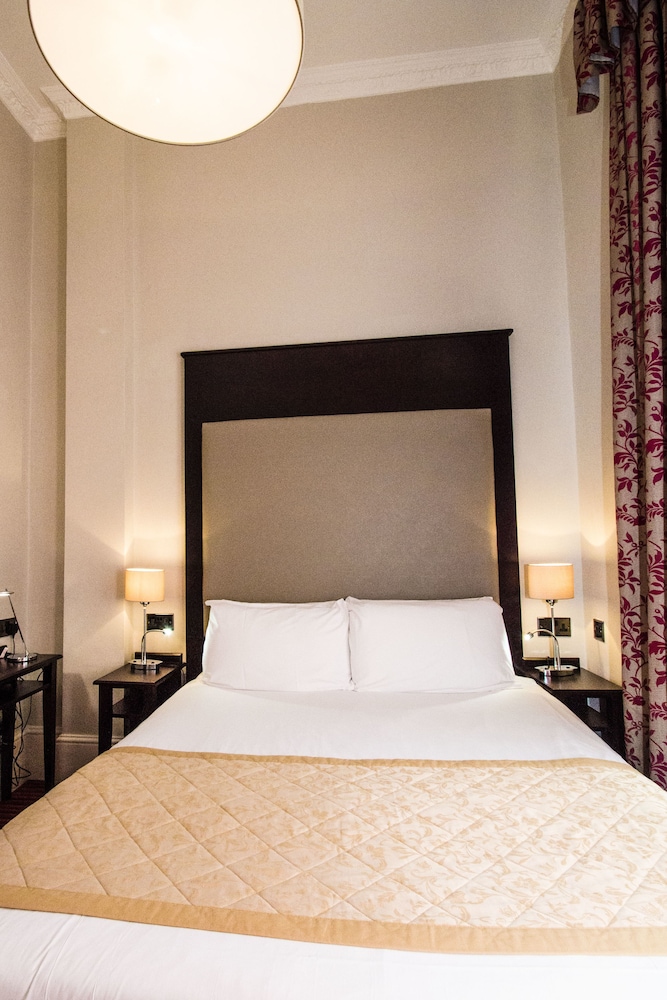 Reem Hotel 17/65