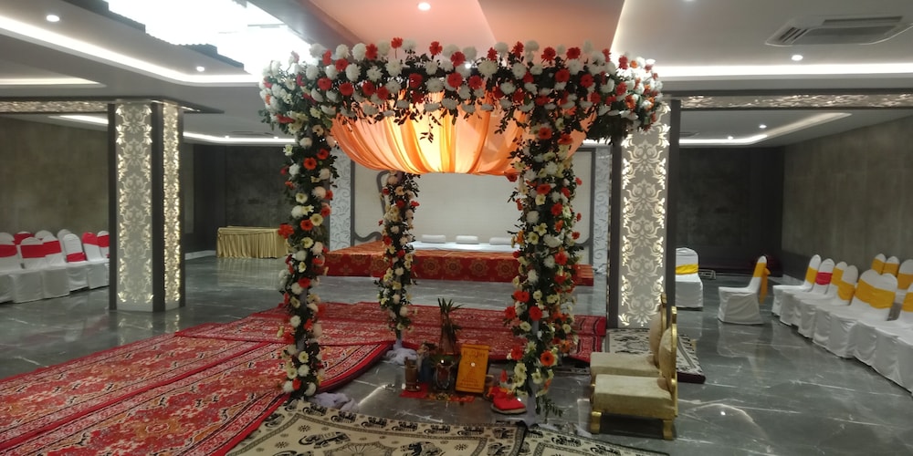 Dhamma Grand Hotel Resort 25/31
