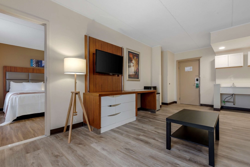 Quality Inn & Suites New Hartford - Utica 22/43