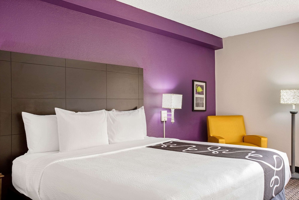 La Quinta Inn & Suites by Wyndham Miami Airport East 19/52