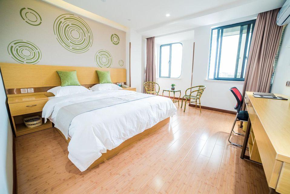 Business, Queen Bed