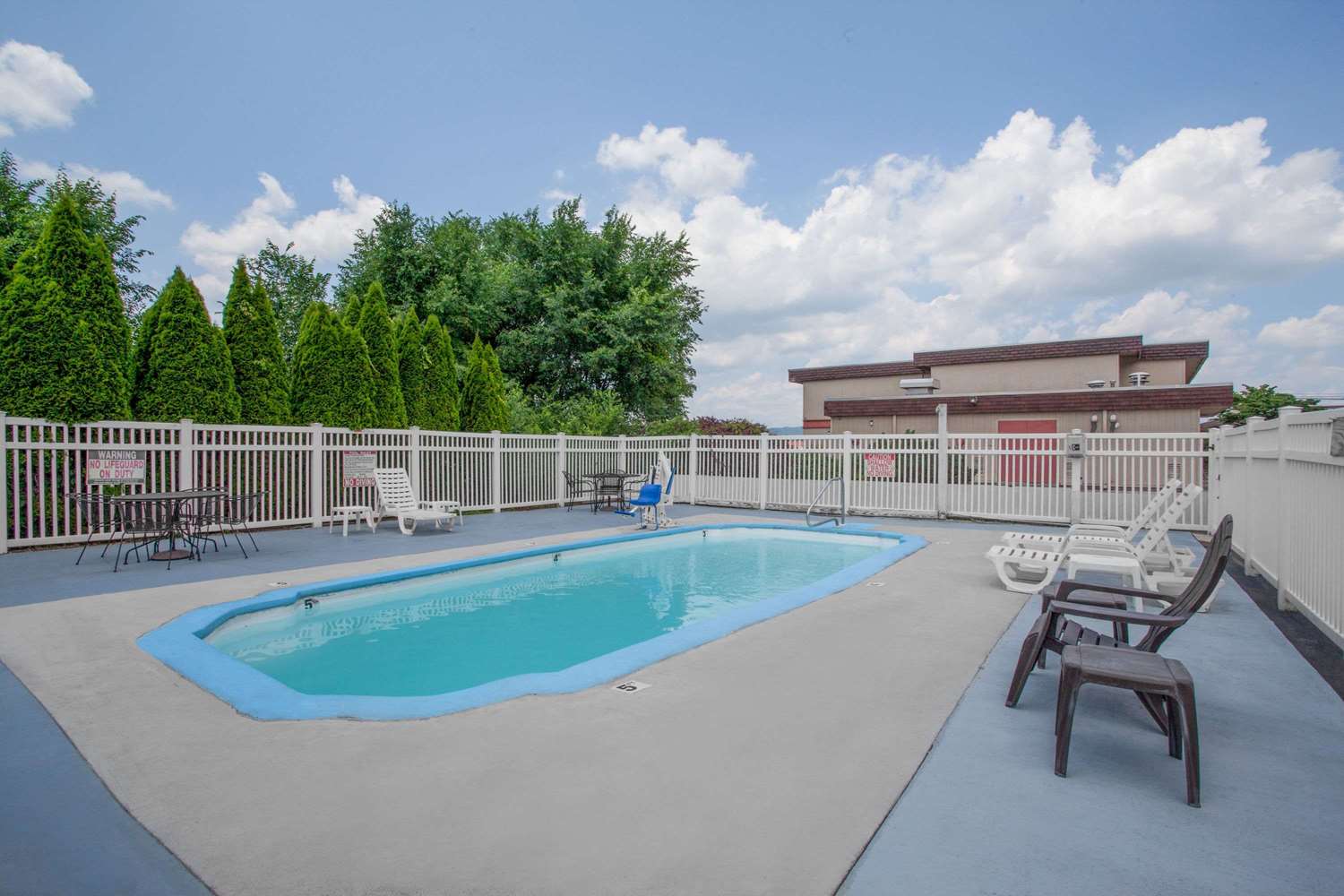 Super 8 By Wyndham Carlisle North 16/21