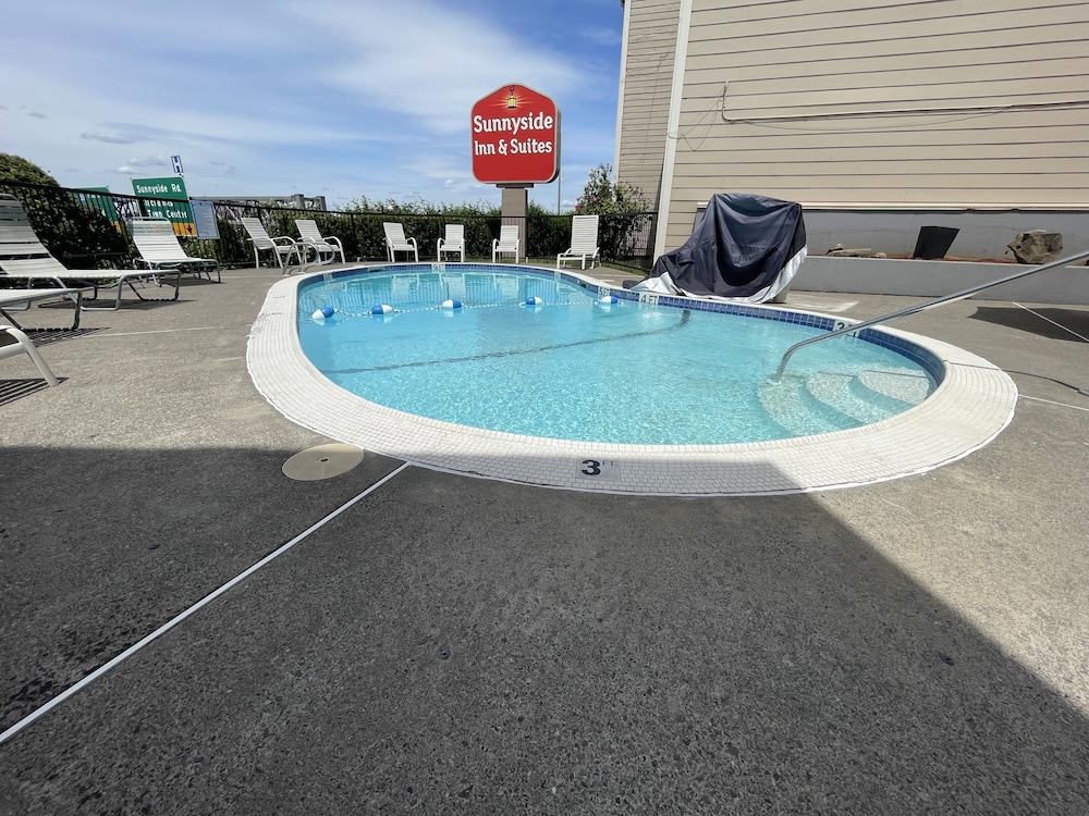 Sunnyside Inn & Suites 46/52