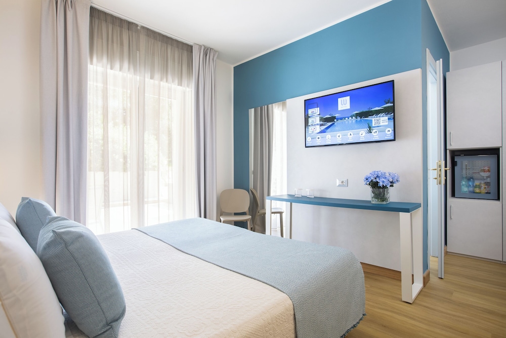 Lu Hotel Porto Pino 12/48