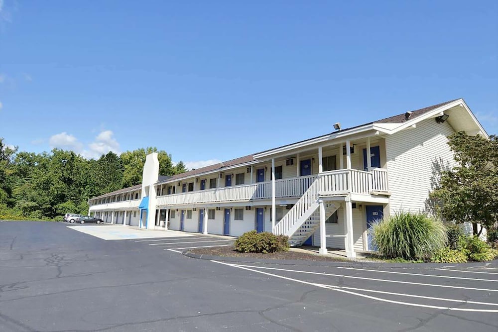 Travelodge by Wyndham Brattleboro VT 23/25