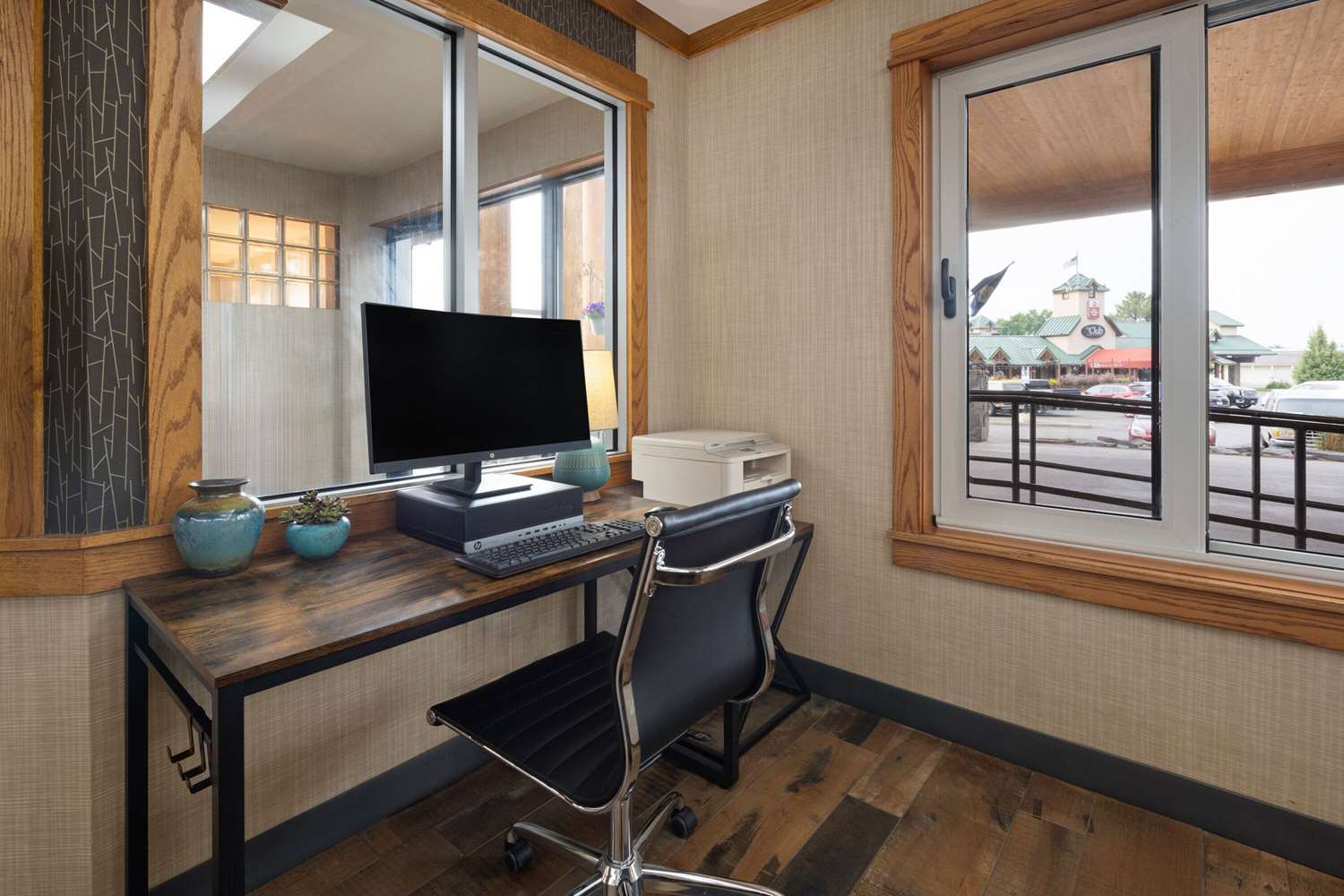 Days Inn & Suites by Wyndham Bozeman 22/29