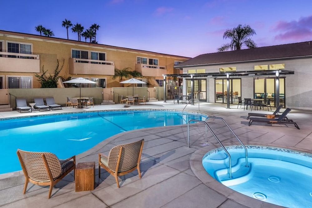 Winners Circle Resort 24/51