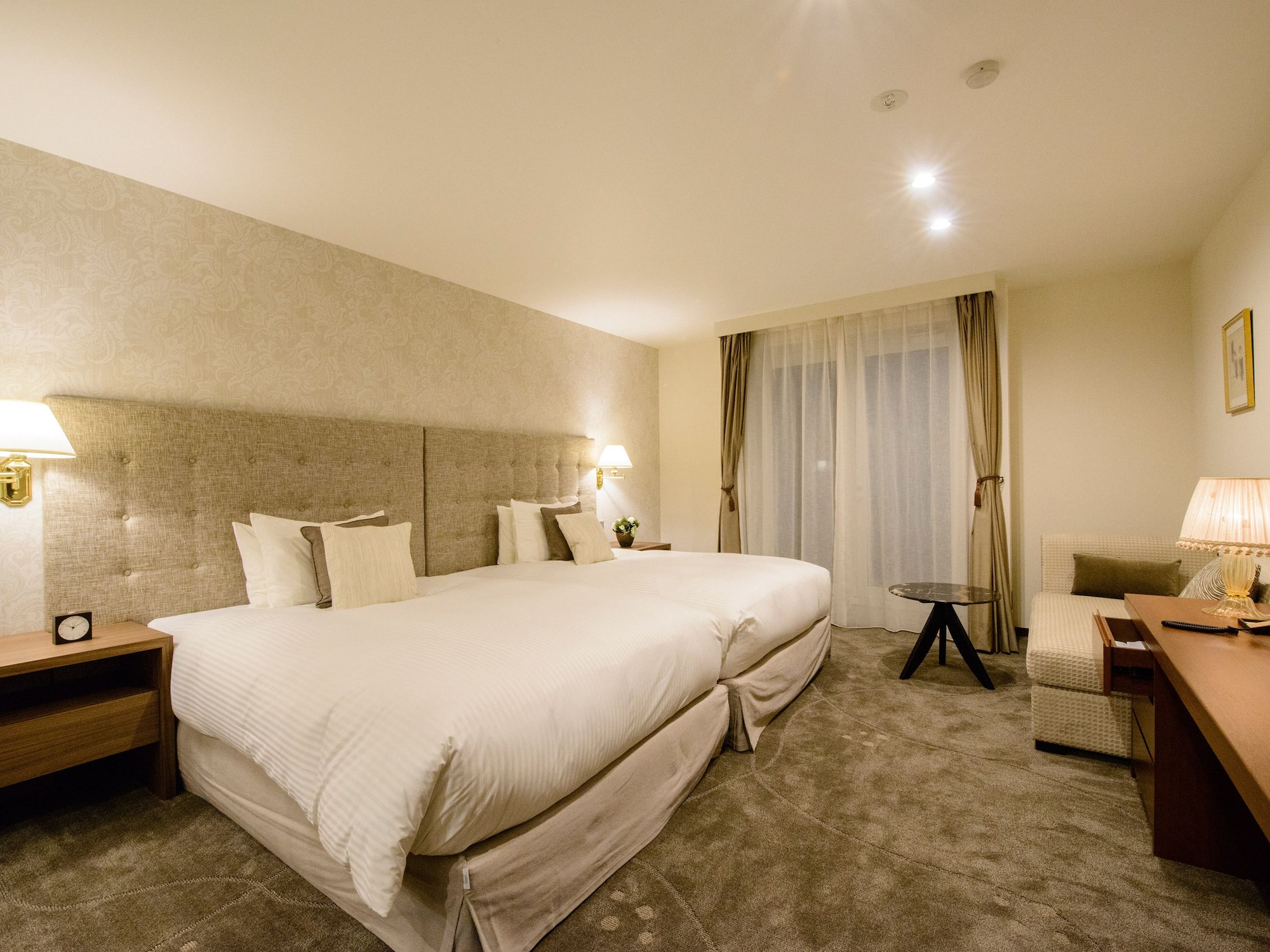 HOLLYWOOD, PREMIER, TWIN BEDS