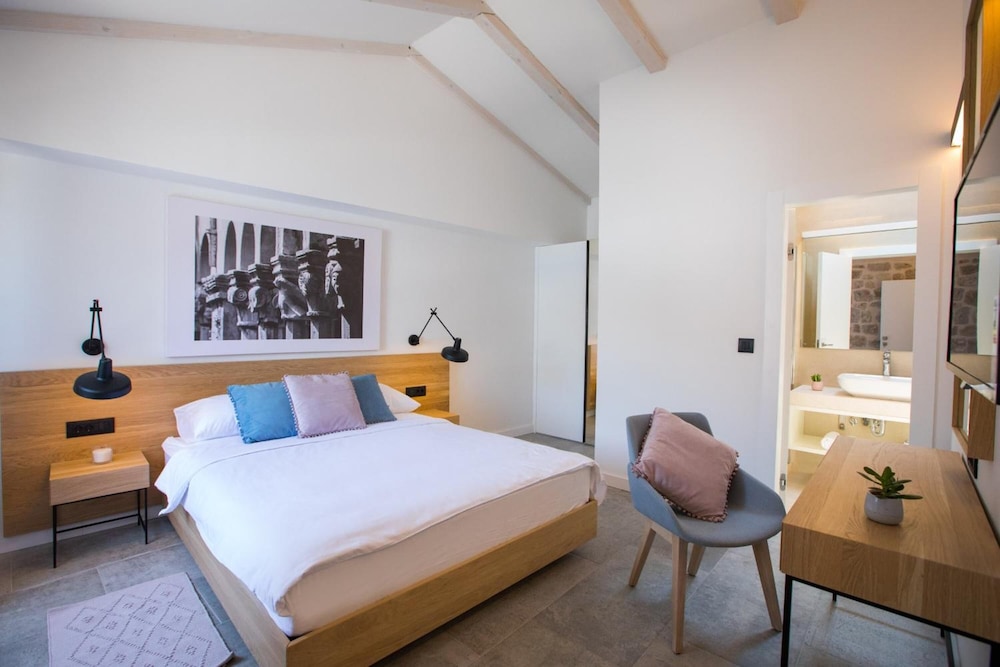 Bova Luxury Rooms 9/36