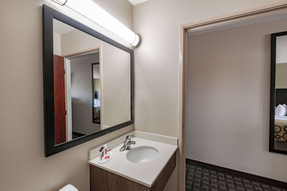 Baymont By Wyndham Farmington 20/41