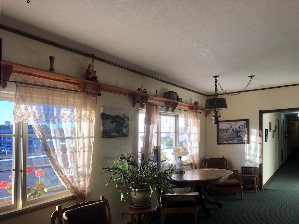 Lighthouse Inn 51/76