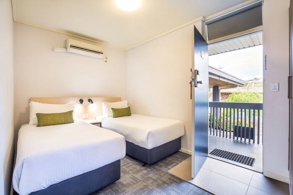 Shoppingtown Hotel 15/53