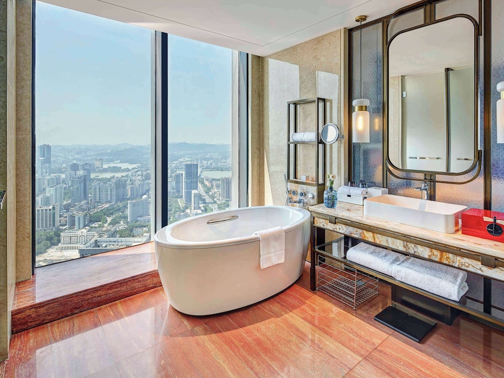 SUPERIOR, KING BED, CITY VIEW