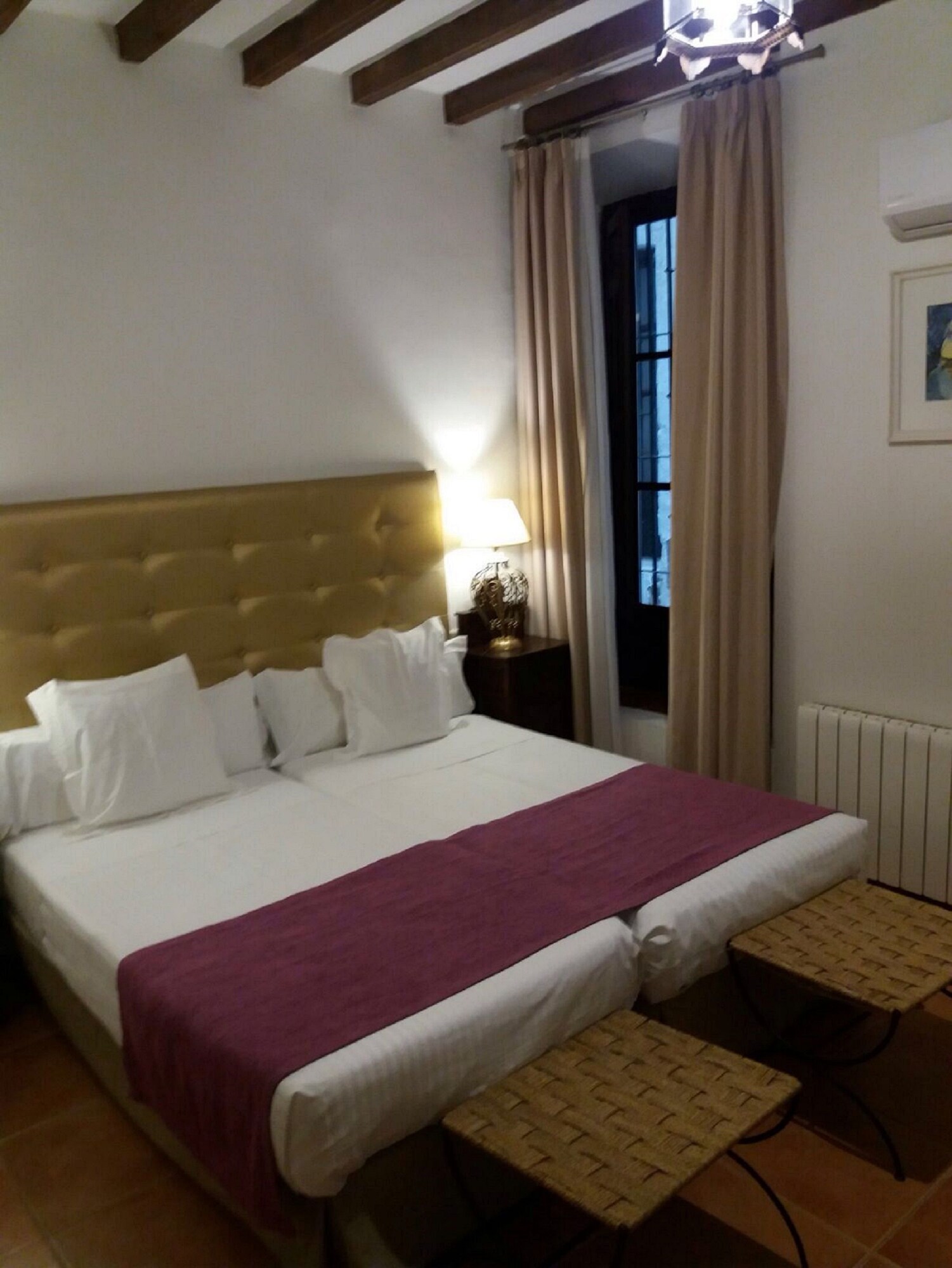 ROOM, DOUBLE BED