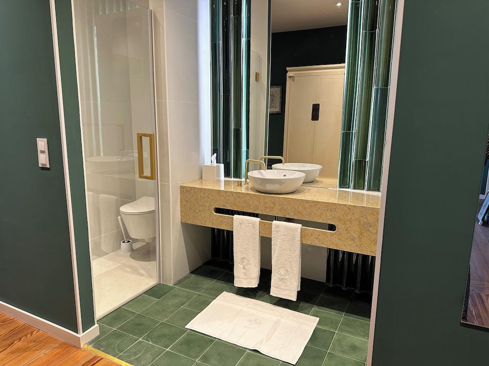 Junior Suite, Queen Bed