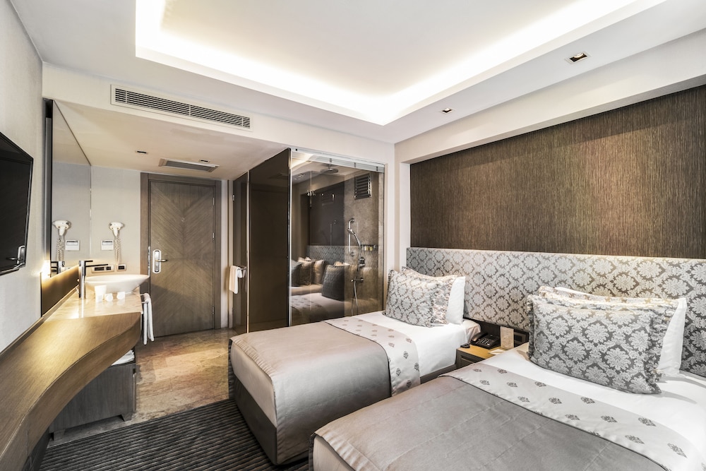 AHC Grand Bazaar Hotel 12/64