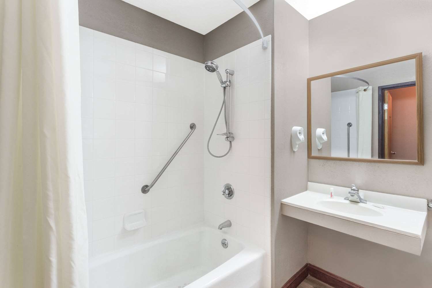 Super 8 By Wyndham Kenosha/Pleasant Prairie 23/29