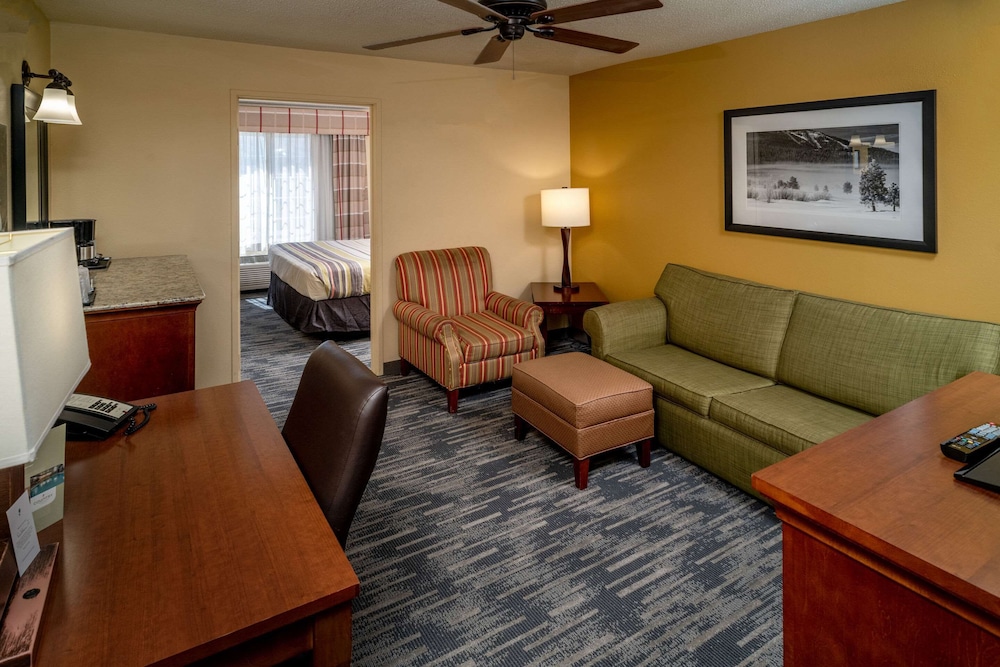 Country Inn and Suites By Radisson Charleston South WV 20/46