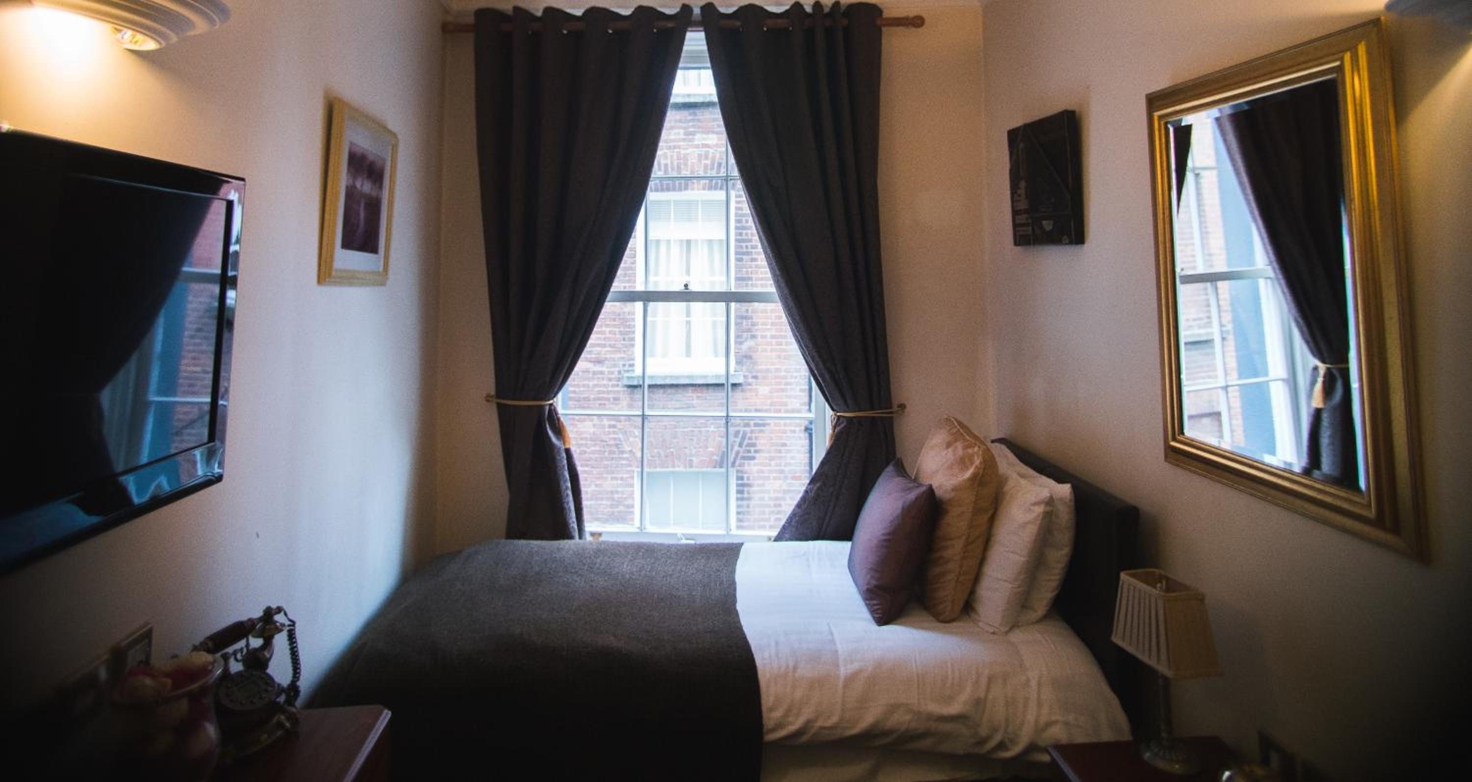 Room, Single