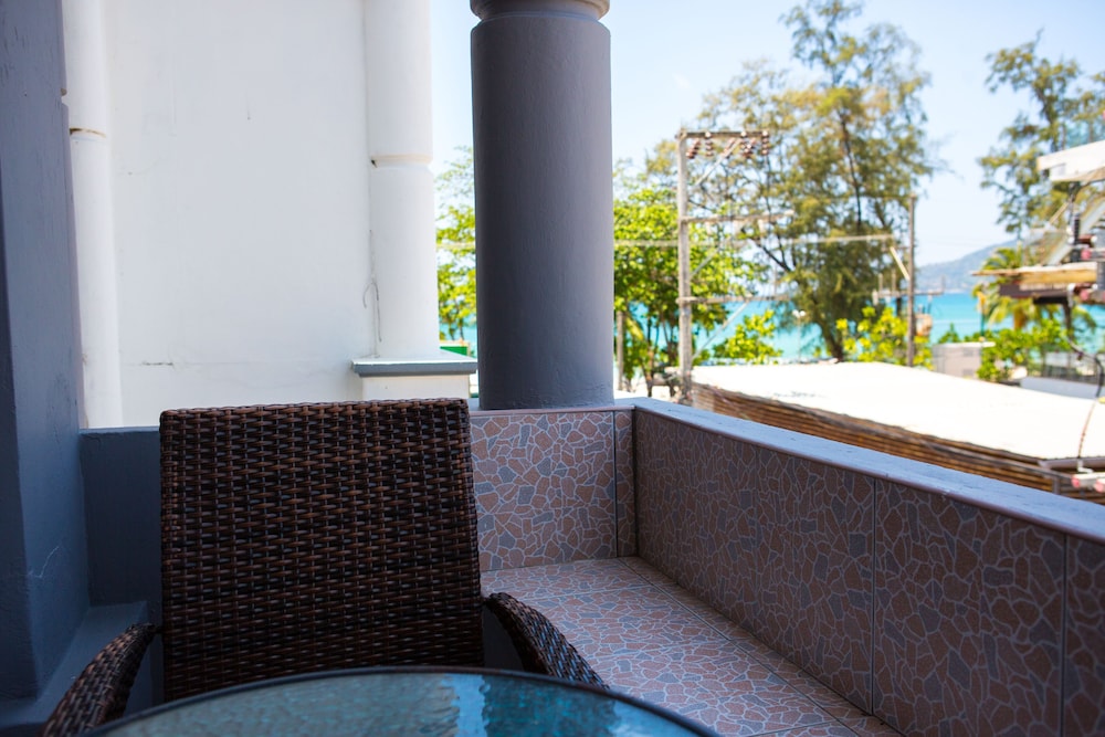 Harrys Steakhouse & Beach Hotel 38/50