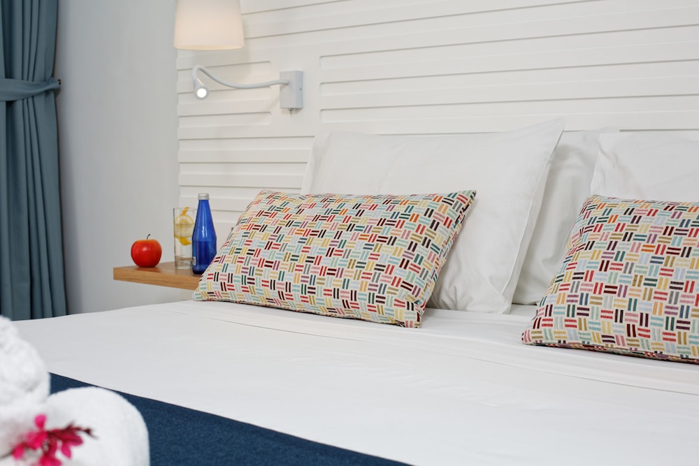 Archipelagos Hotel 12/46