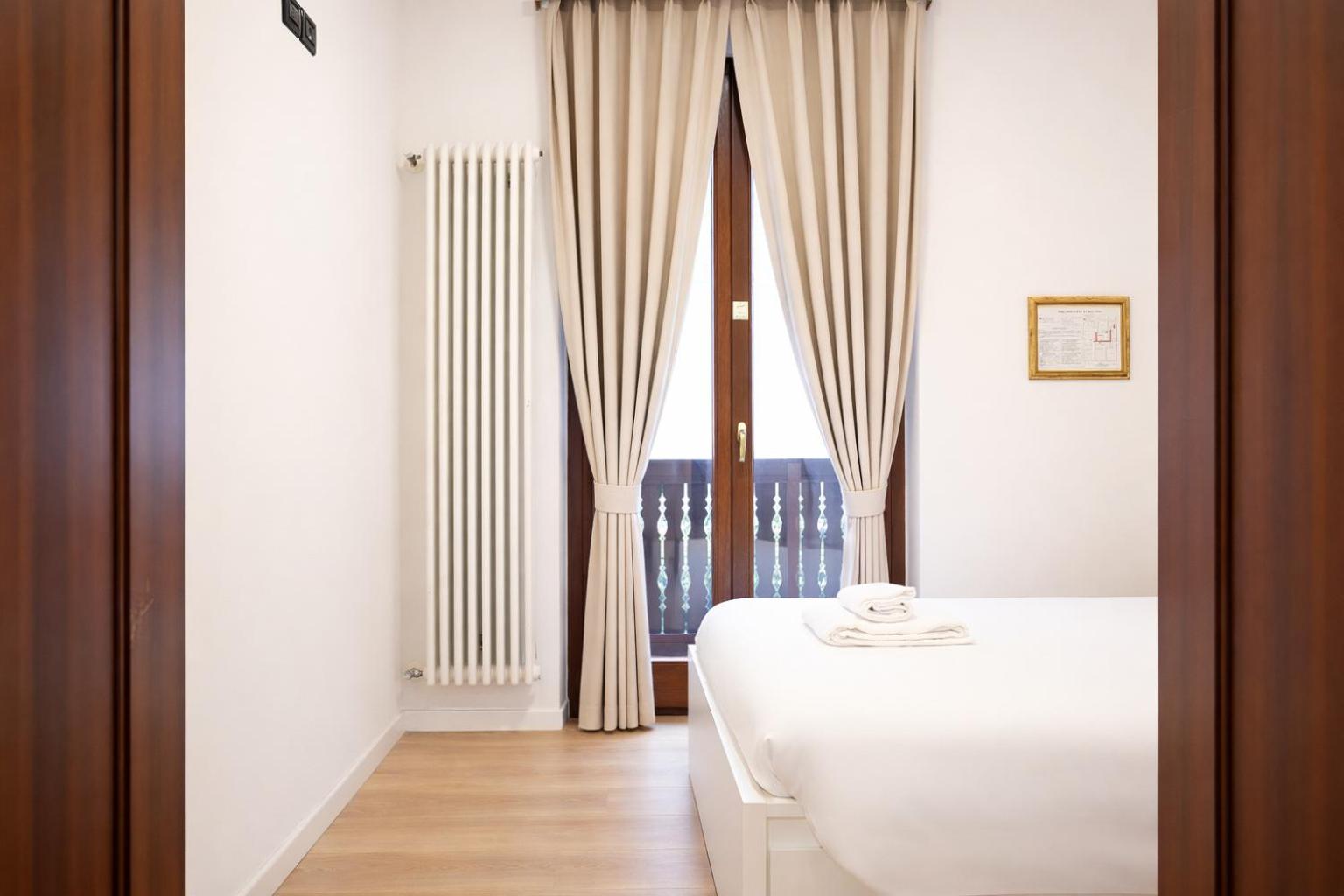 Sunshine HOTEL 25/50