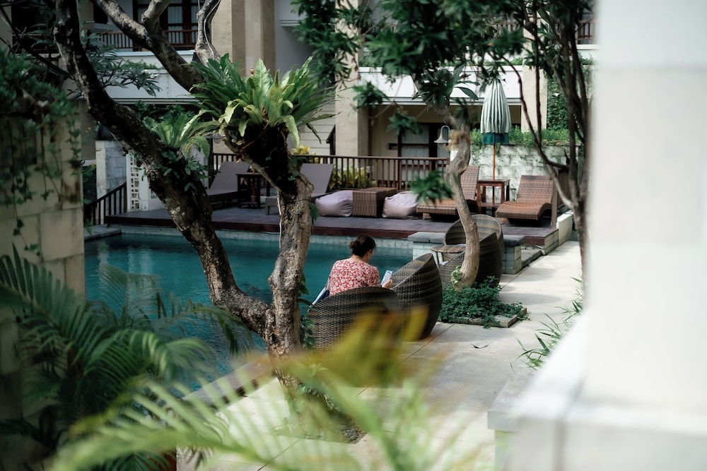 FOURTEEN ROSES BEACH HOTEL 59/62