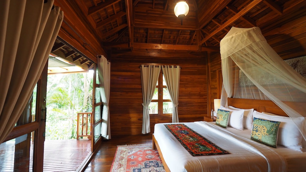 Nan Seasons Boutique Resort 50/81