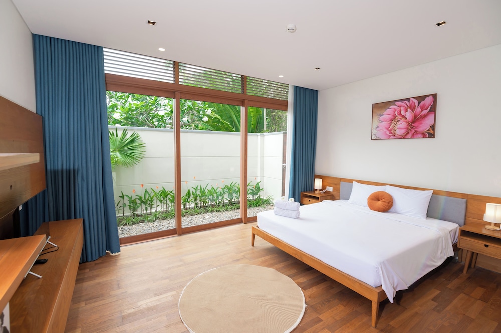 4 BEDROOMS, GRAND, POOL, DELUXE, VILLA