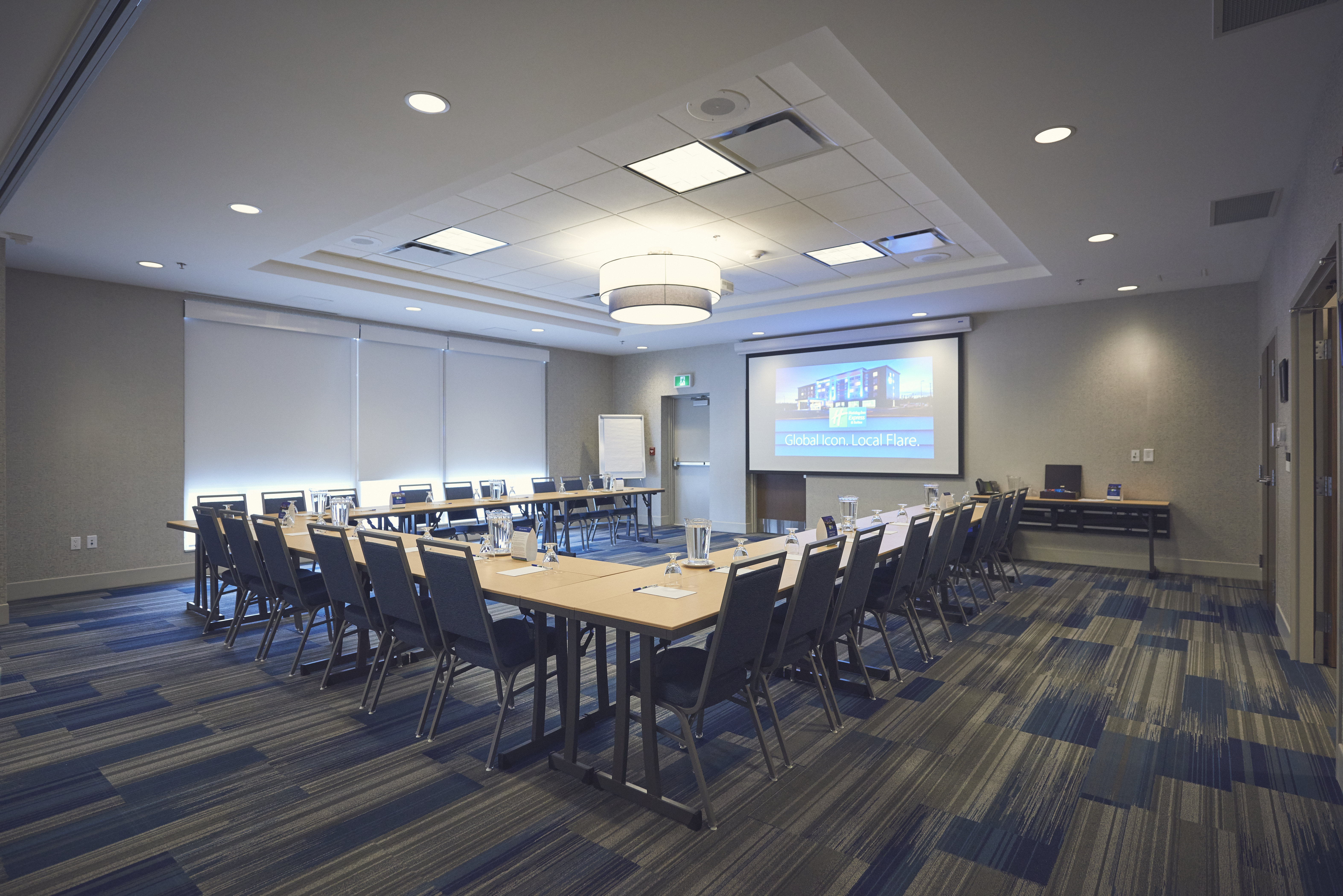 Holiday Inn Express Suites St John S Airport 44/52
