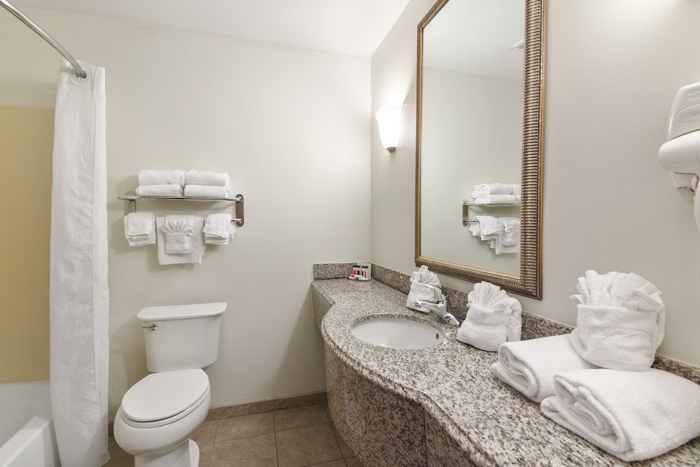 Sleep Inn & Suites Newport News City Center Area 9/41