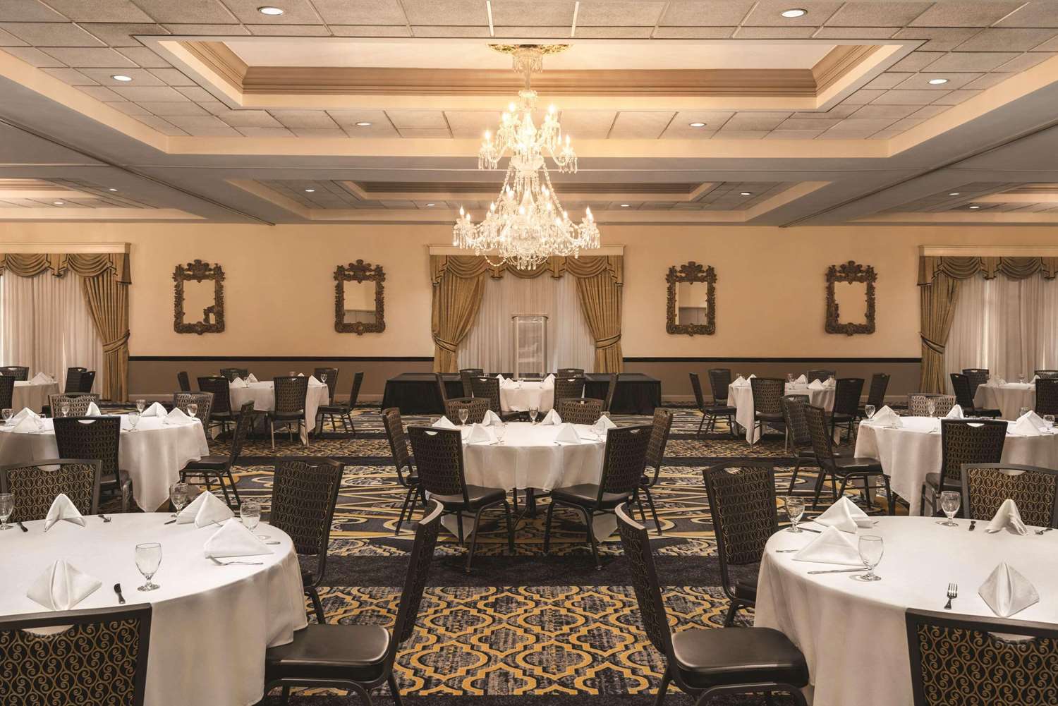 Radisson Hotel and Conference Center Rockford 32/57