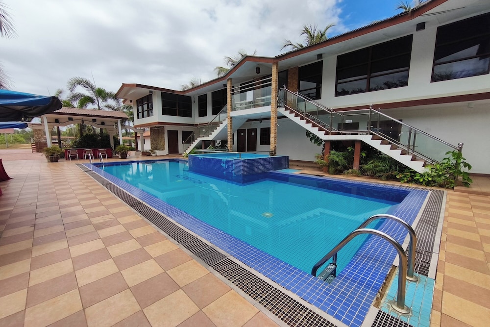 Al Safina Kijal Beach Resort & Restaurant 43/47