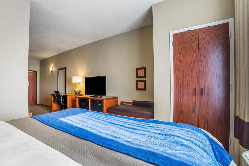 Comfort Inn & Suites Cheyenne, WY 11/41