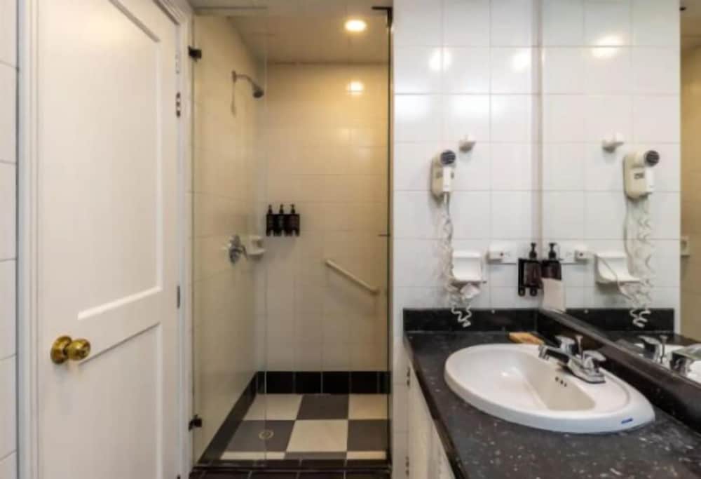 Cora 96 Street Suites and Apartments 45/50