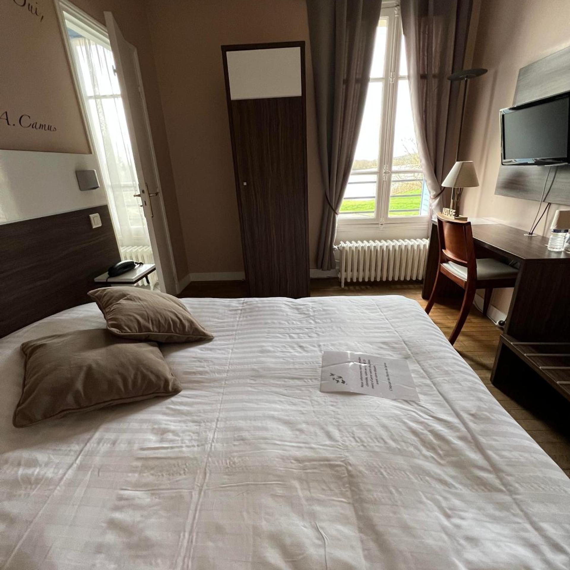Hotel Les Bords de Seine 11/29