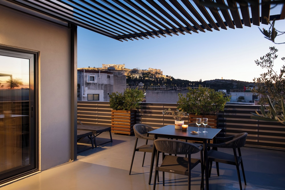 Urban Nest Suites and Apartments 54/75