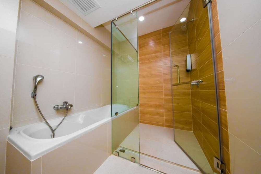 Golden City Rayong Hotel 65/69