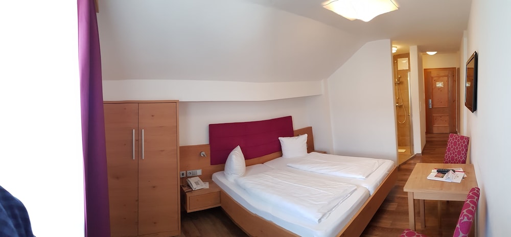 Hotel Gasthof Mitteregger 12/67