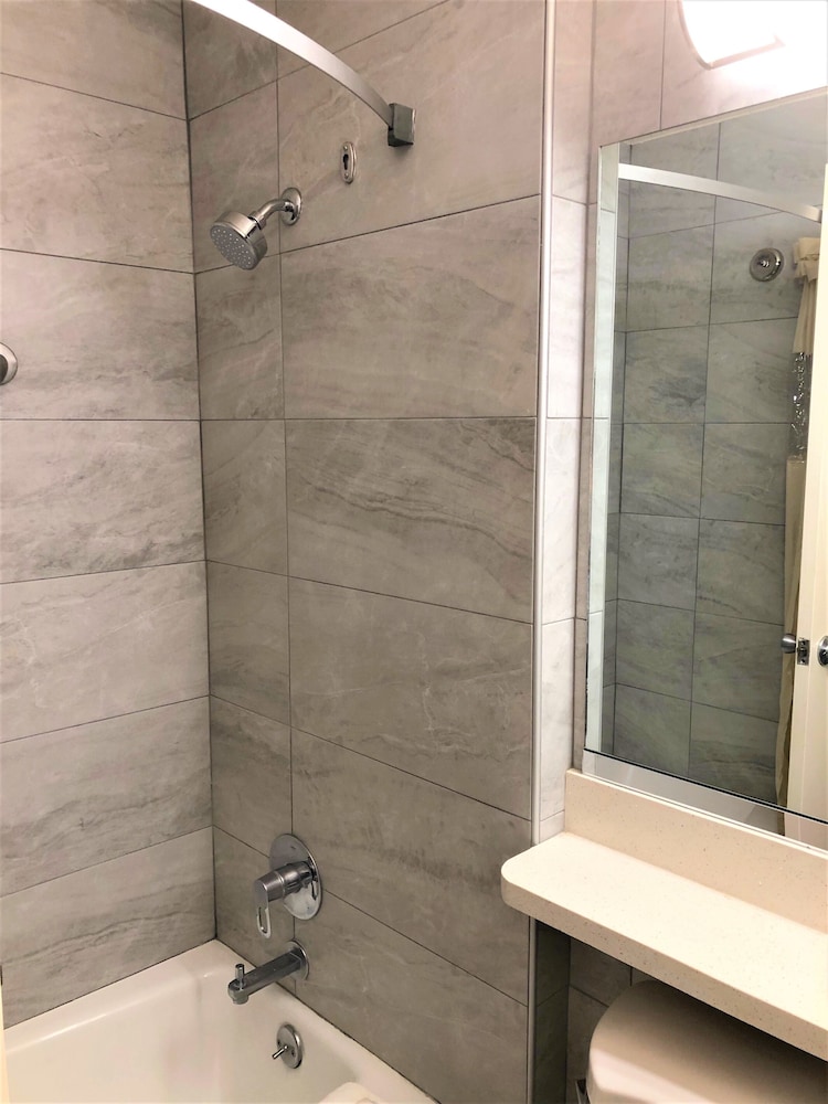 Days Inn by Wyndham Novato/San Francisco 23/50