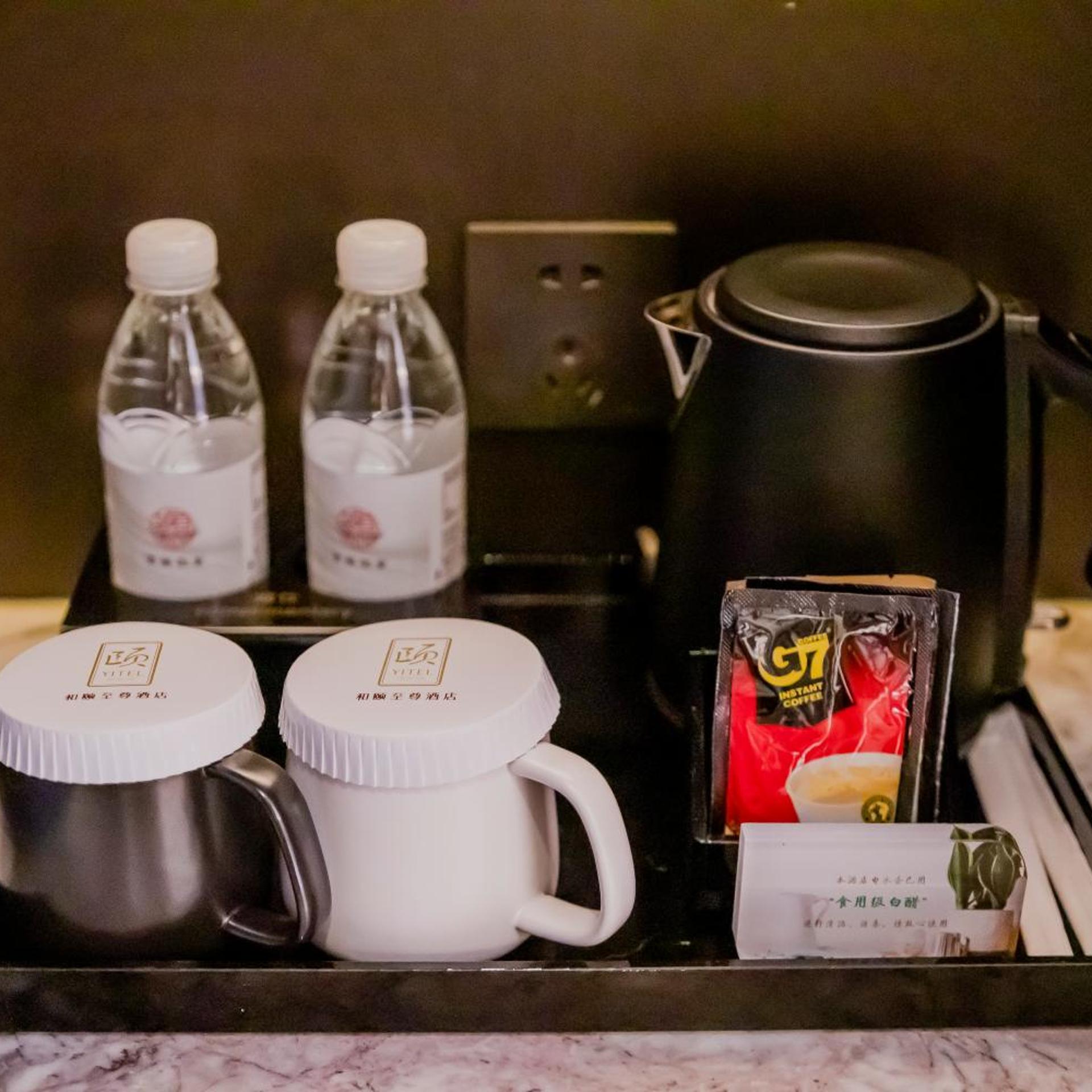 Yitel Premium (Shanghai people's Square Nanjing Road Pedestrian Street shop) 24/47
