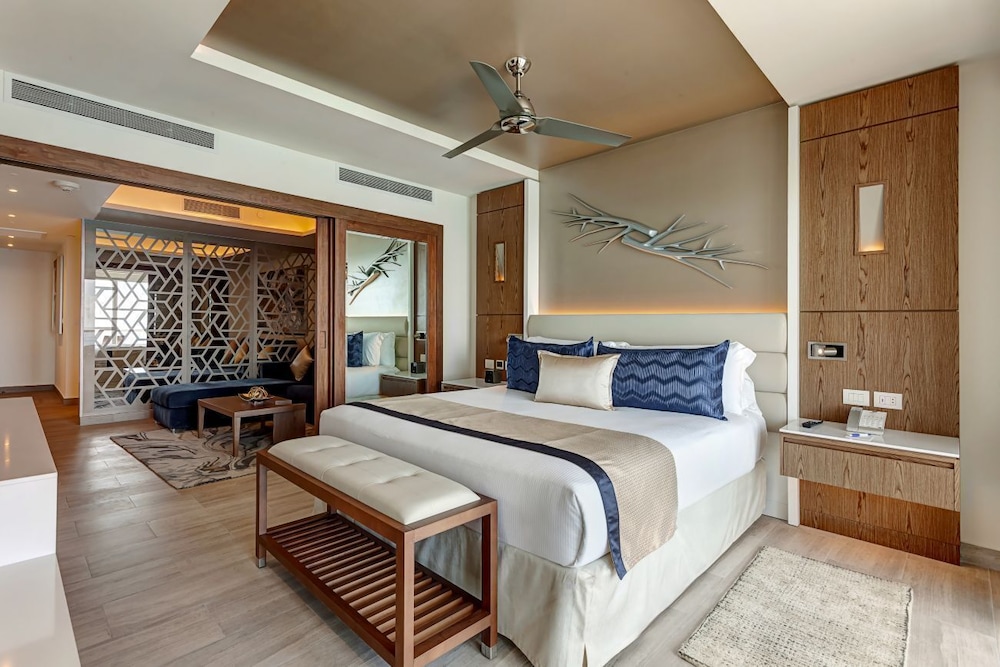Luxury, Suite, King Bed, Sunset View, Sofa